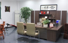 曲光包裝領導辦公室